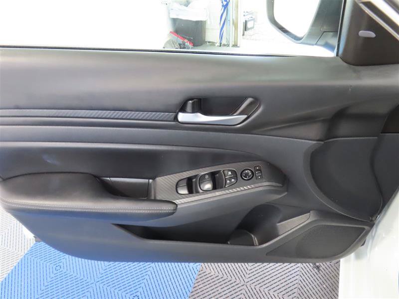 Used 2025 Nissan Altima 2.5 SV FWD image 15