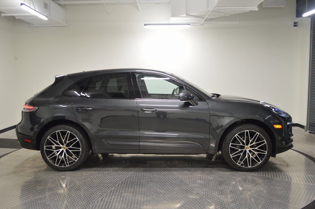 Certified 2025 Porsche Macan image 8