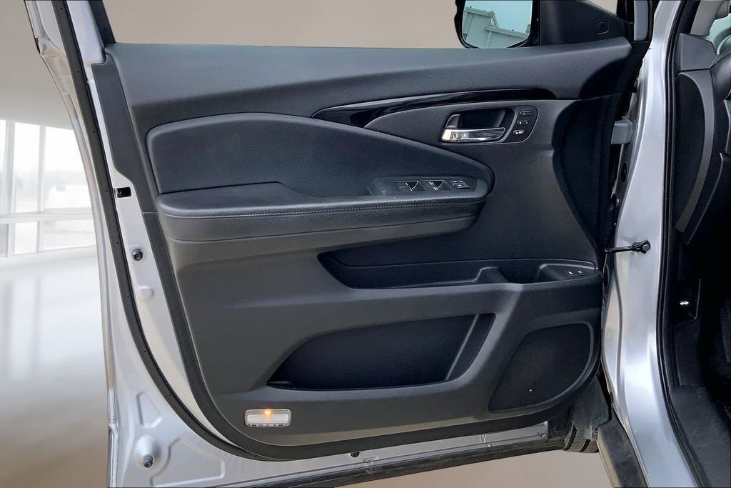 Used 2018 Honda Pilot Elite image 23