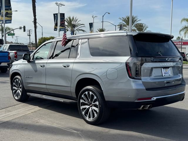 Used 2025 Chevrolet Suburban High Country image 2