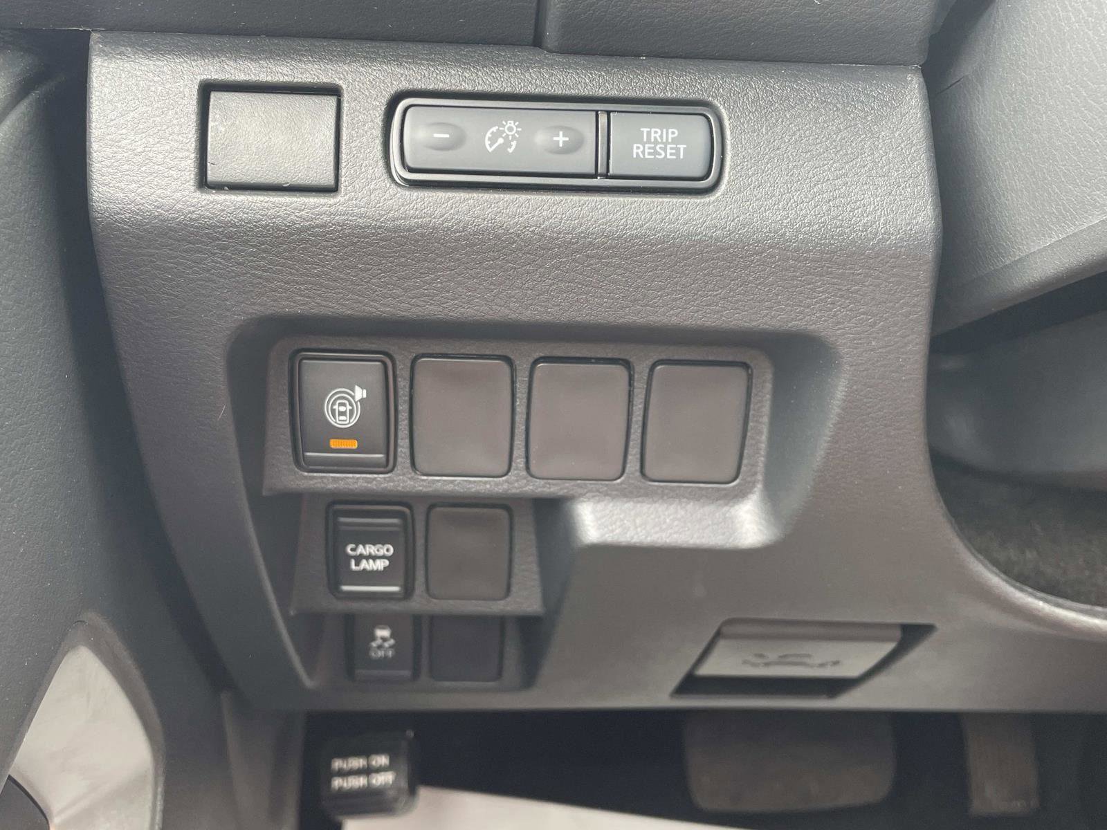 Used 2025 Nissan Frontier SV image 24