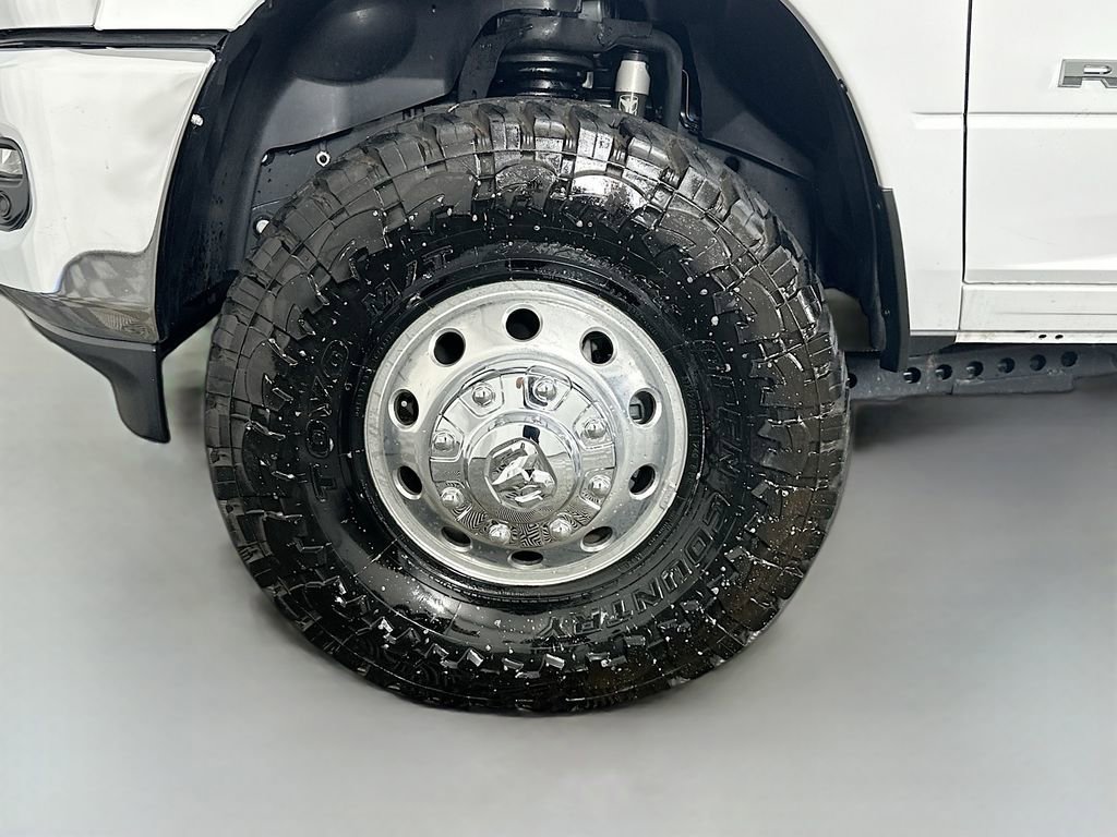 Used 2025 RAM 3500 Laramie image 33