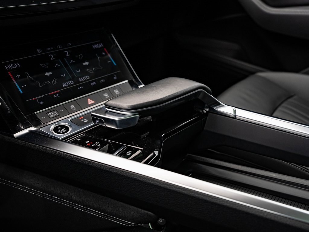 Used 2022 Audi e-tron Premium w/ Convenience Plus Package image 37
