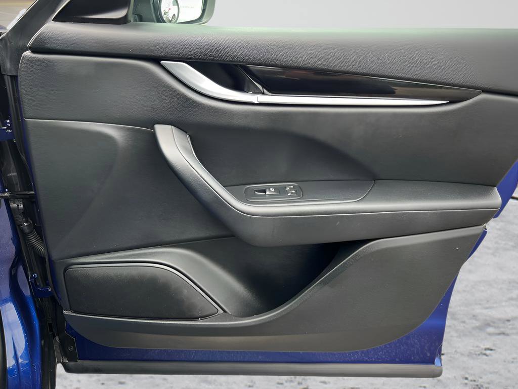 Used 2017 Maserati Levante image 31