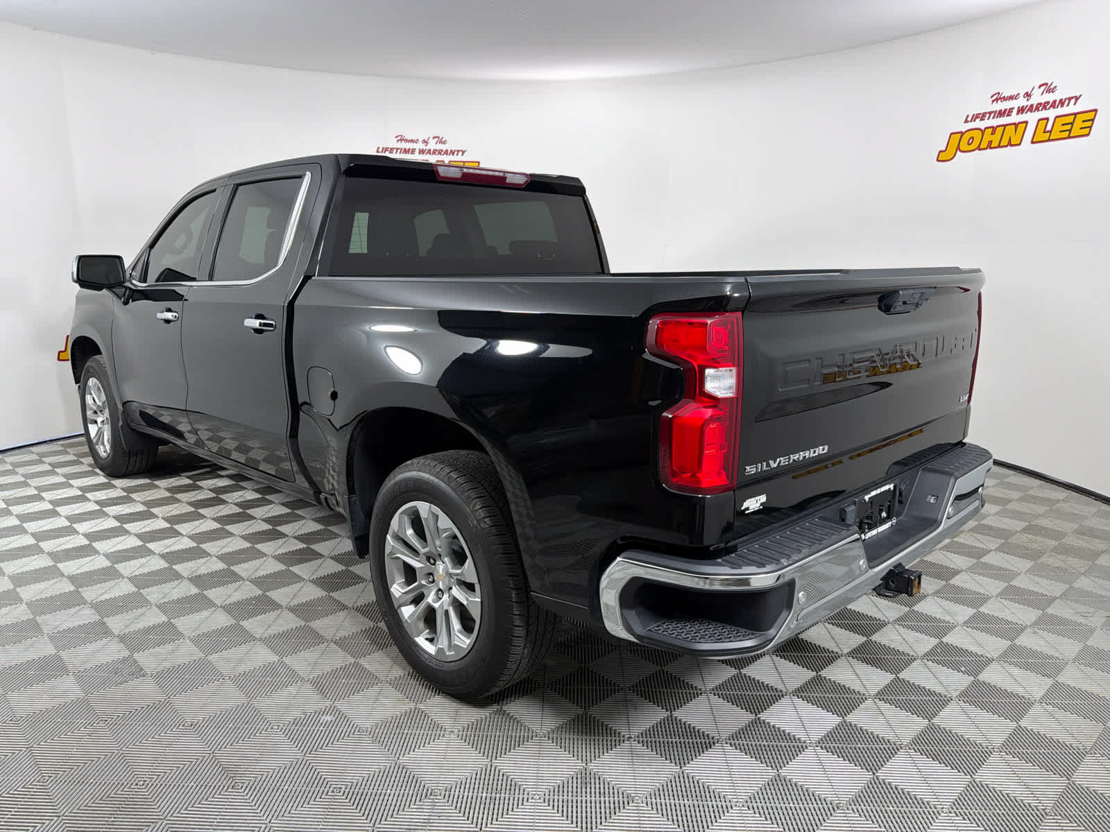 Used 2024 Chevrolet Silverado 1500 LTZ RWD image 3