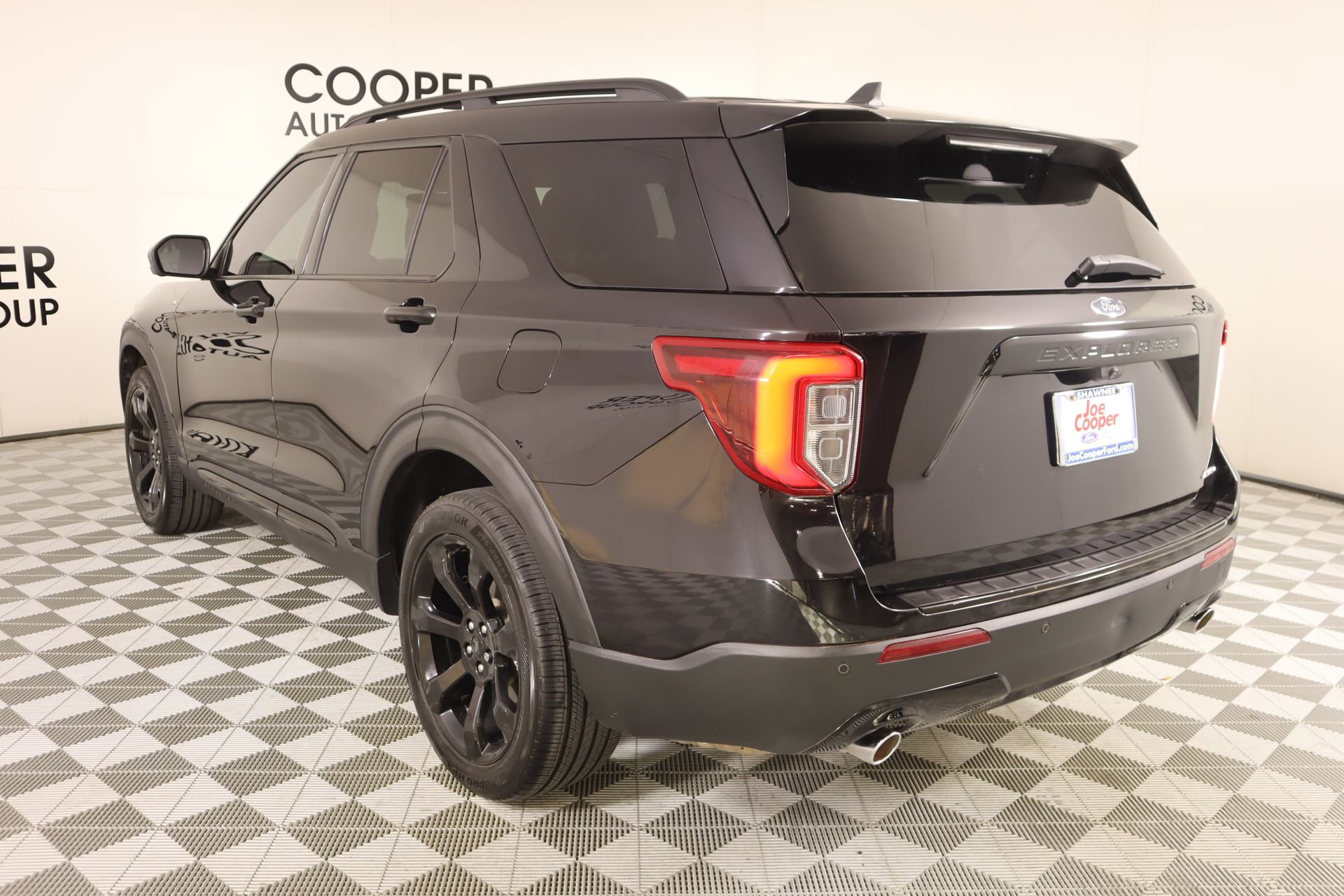 Used 2023 Ford Explorer ST-Line image 24
