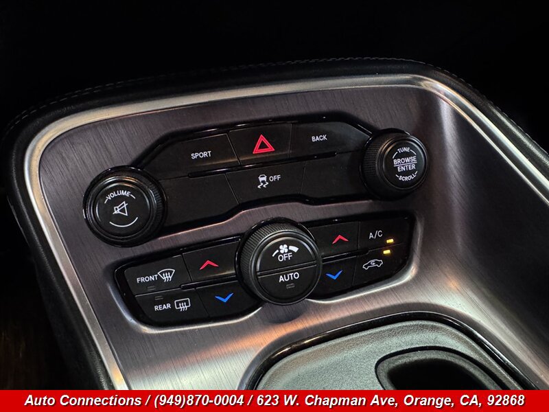 Used 2015 Dodge Challenger SXT RWD image 14