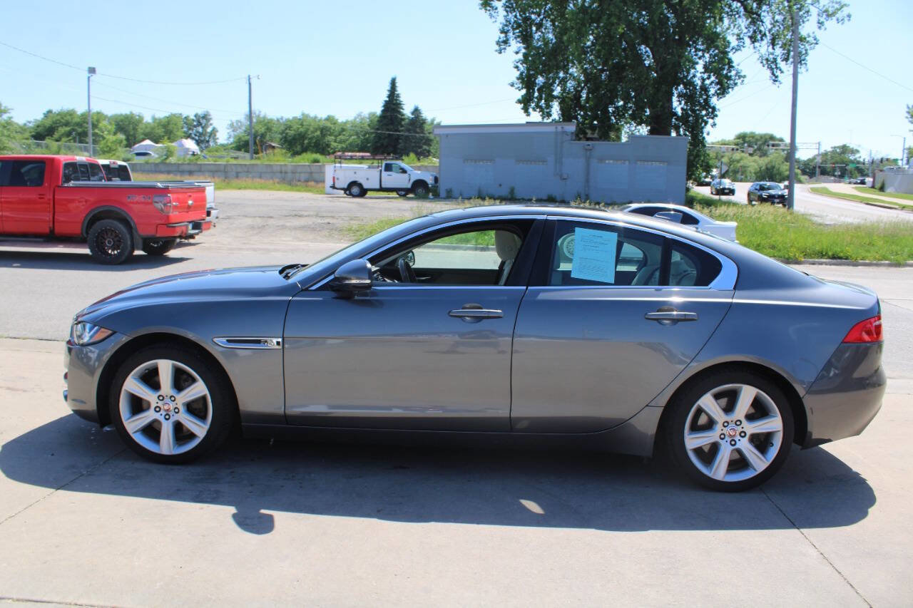 Used 2017 Jaguar XE Prestige AWD/4WD image 5