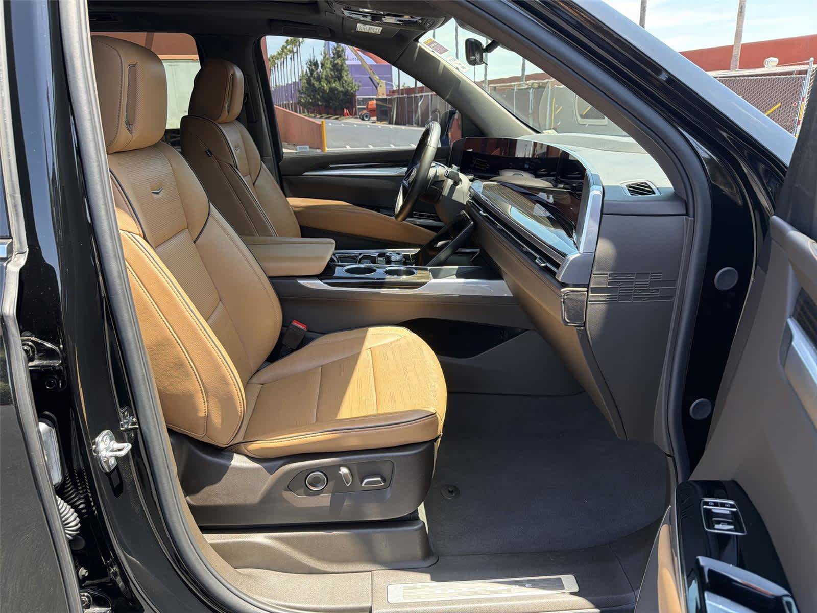 Used 2025 Cadillac Escalade Premium Luxury RWD image 15