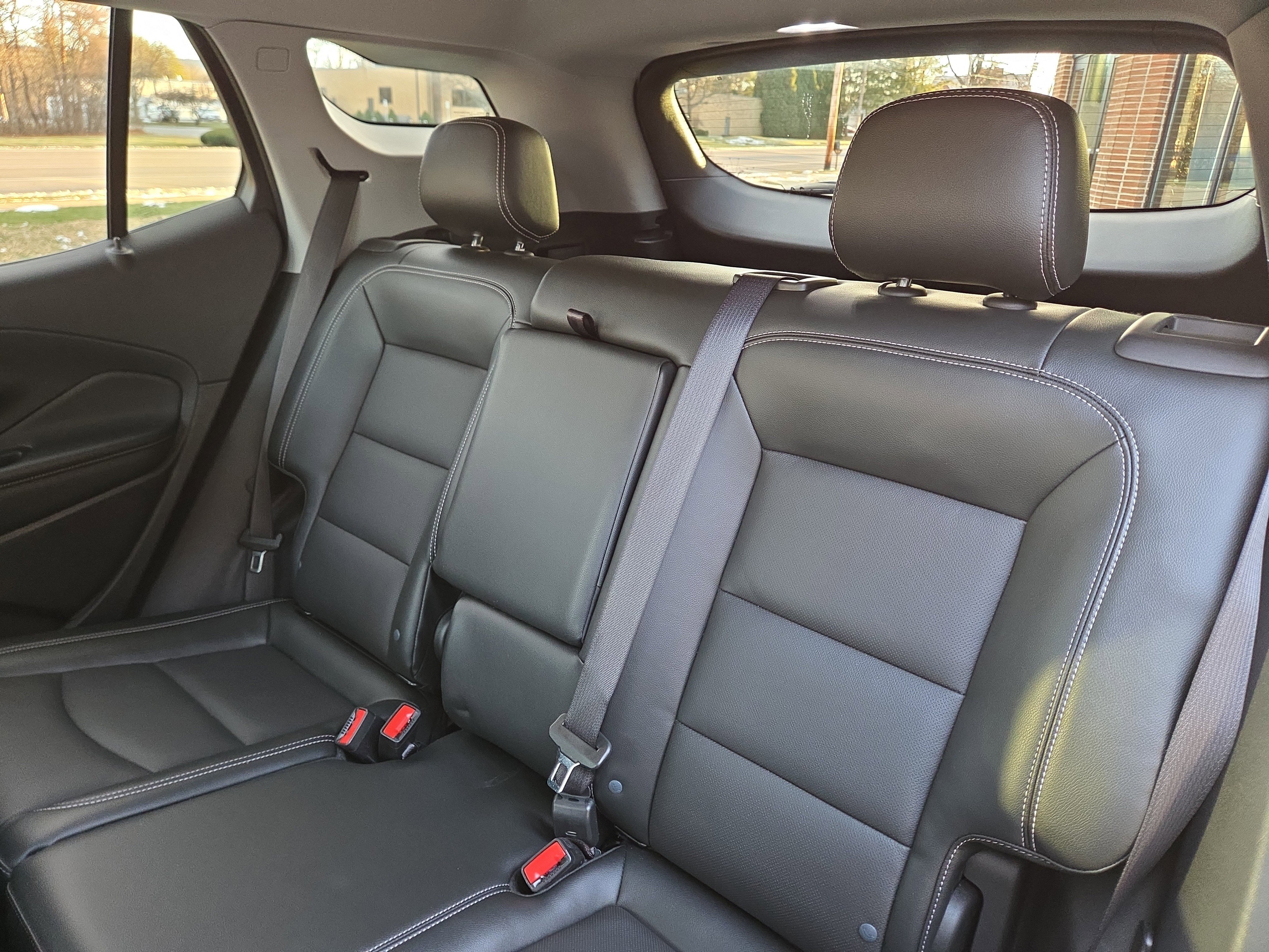 Used 2024 GMC Terrain SLT image 13