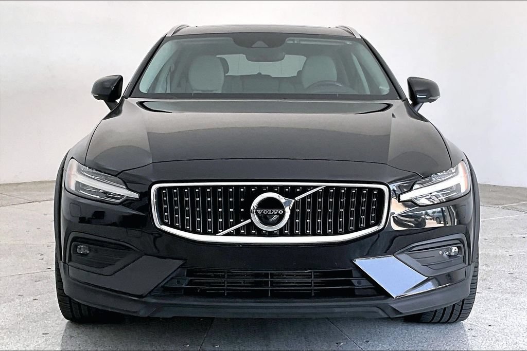 Used 2022 Volvo V60 T5 Cross Country w/ Advanced Package AWD/4WD image 3