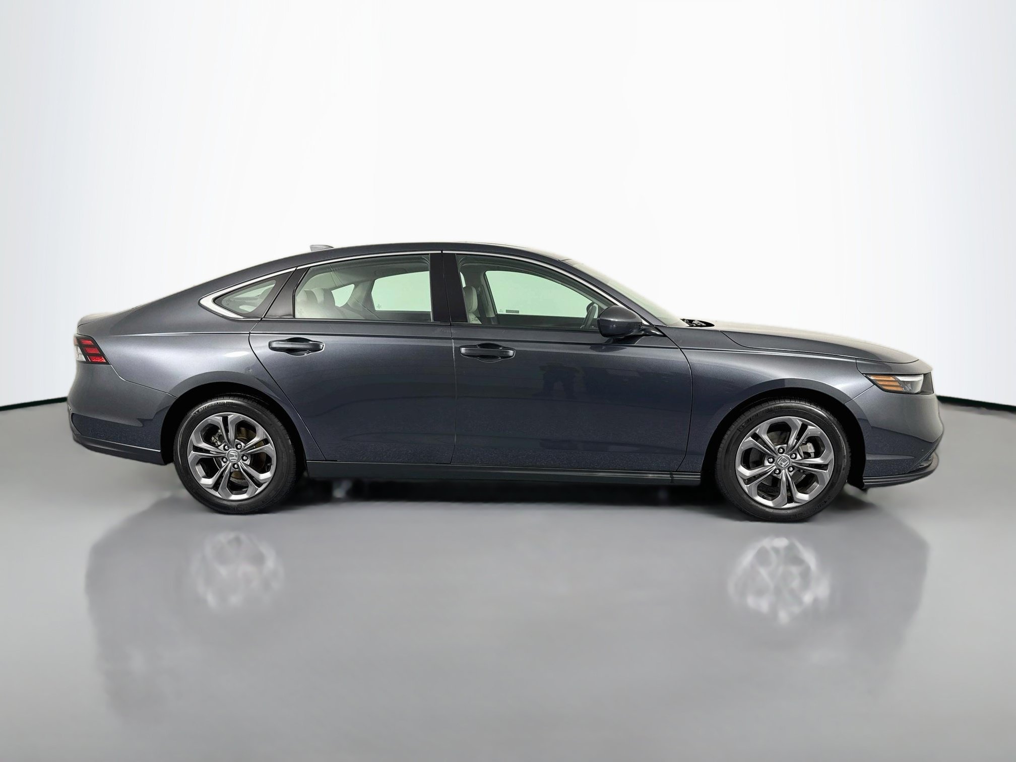 Certified 2023 Honda Accord EX image 4