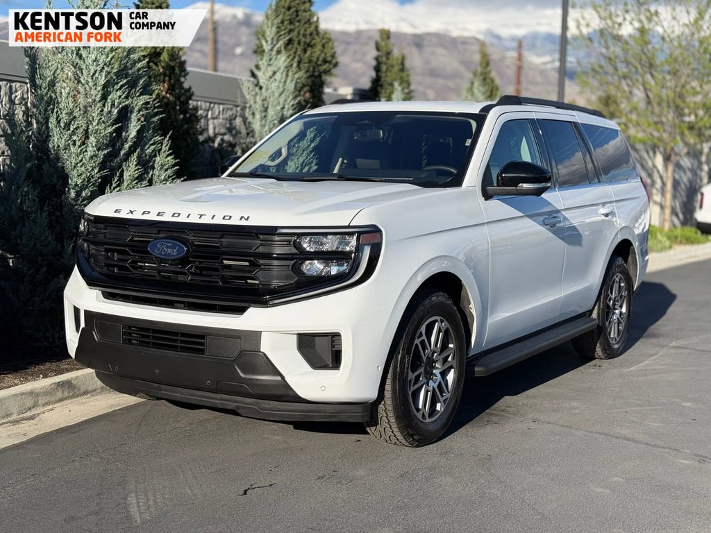 Used 2025 Ford Expedition Active image 3