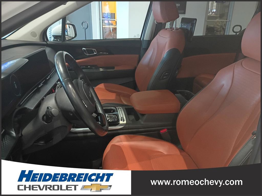 Used 2022 Kia Carnival SX Prestige image 16