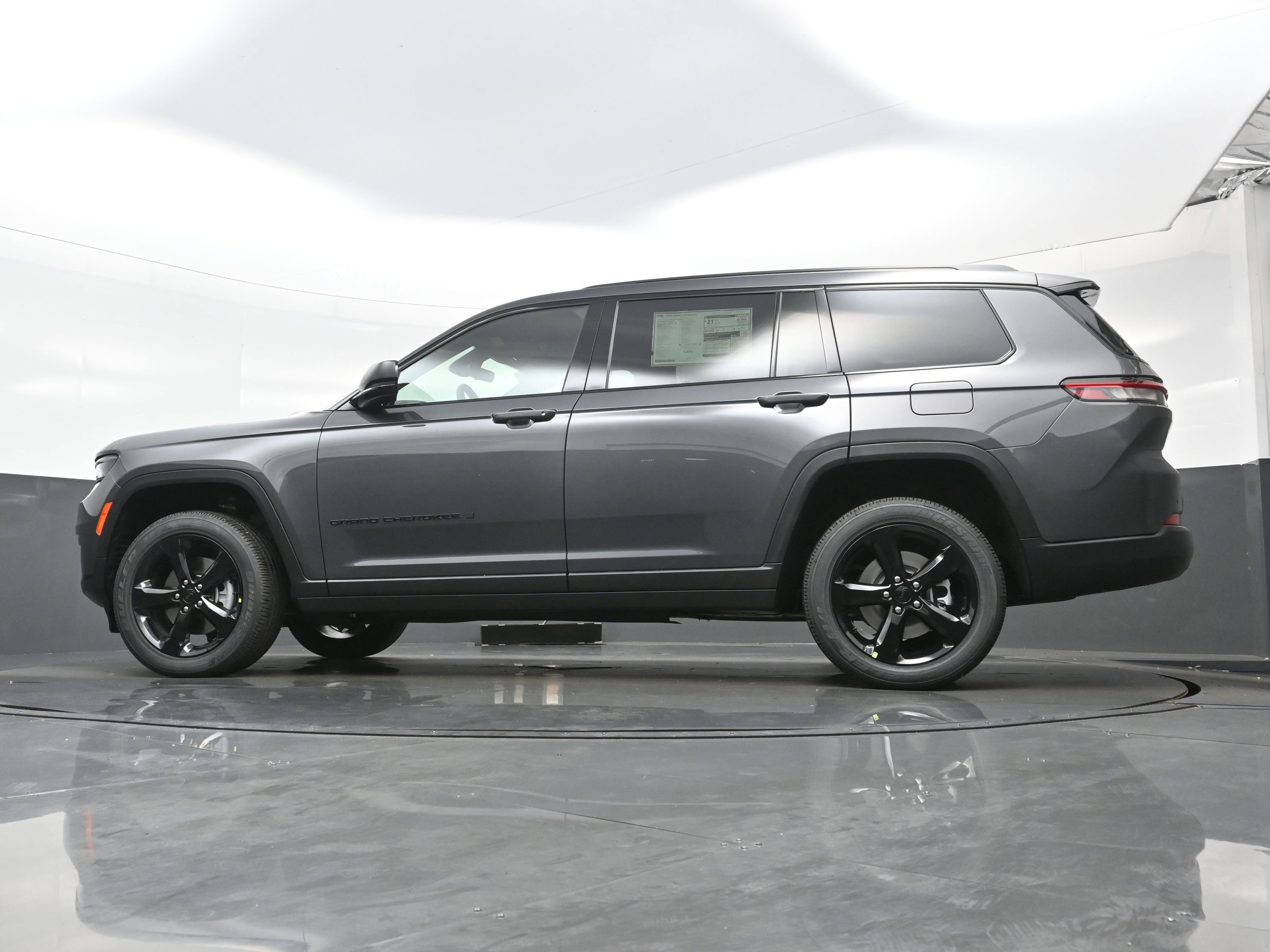 New 2025 Jeep Grand Cherokee L Altitude image 13