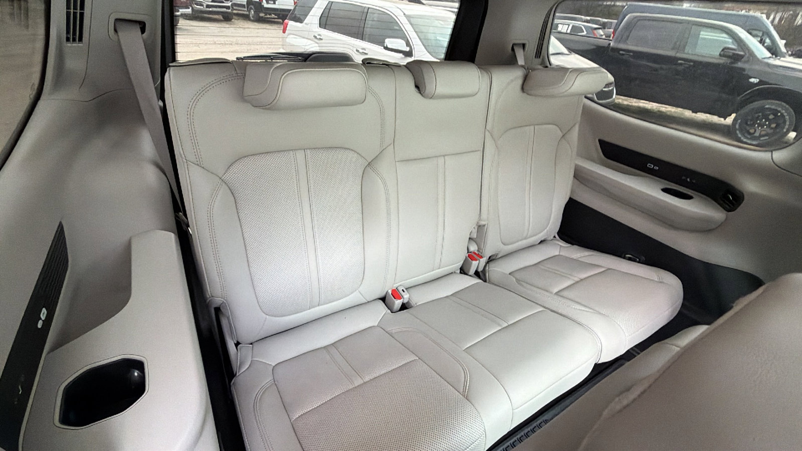 Used 2024 Jeep Wagoneer Series III w/ Premium Group I image 23