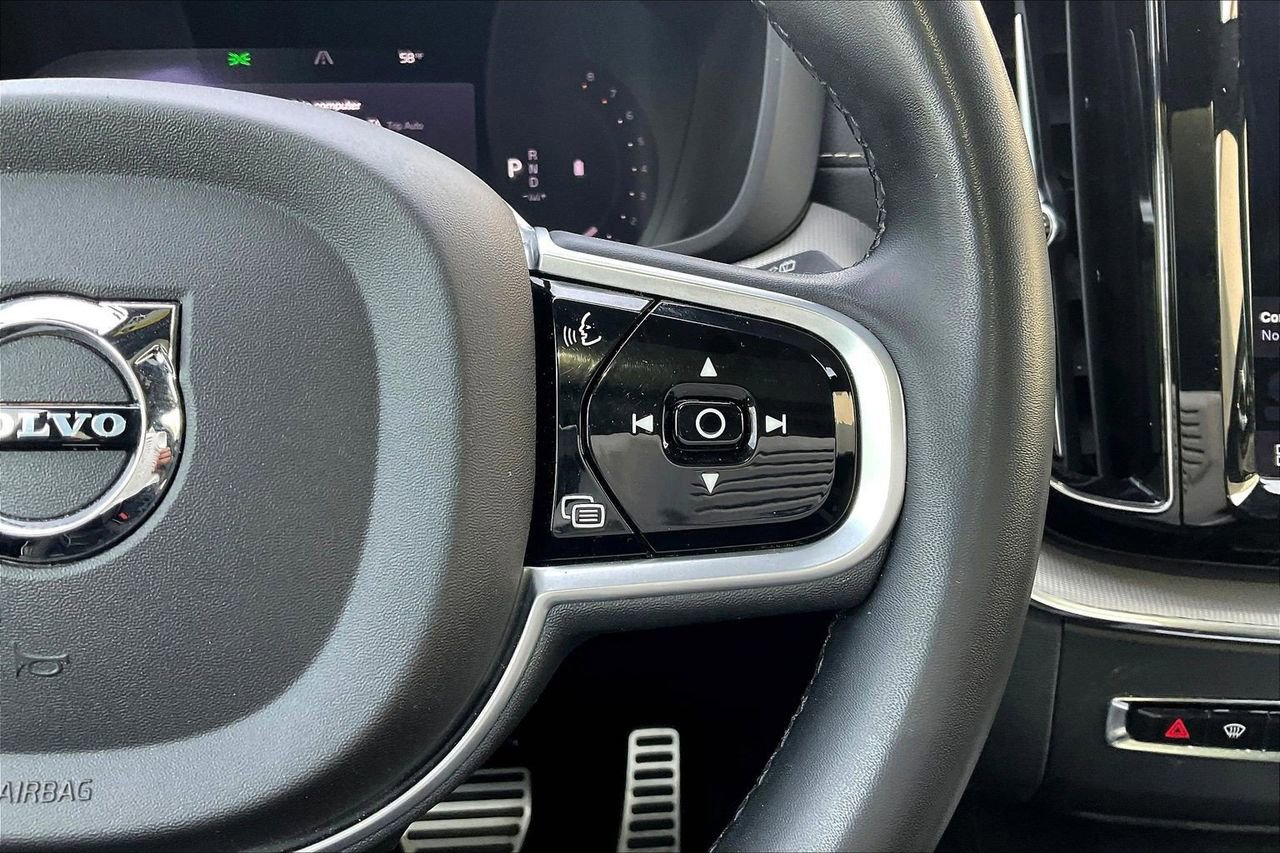 Used 2022 Volvo XC60 B5 R-Design w/ Advanced Package image 31