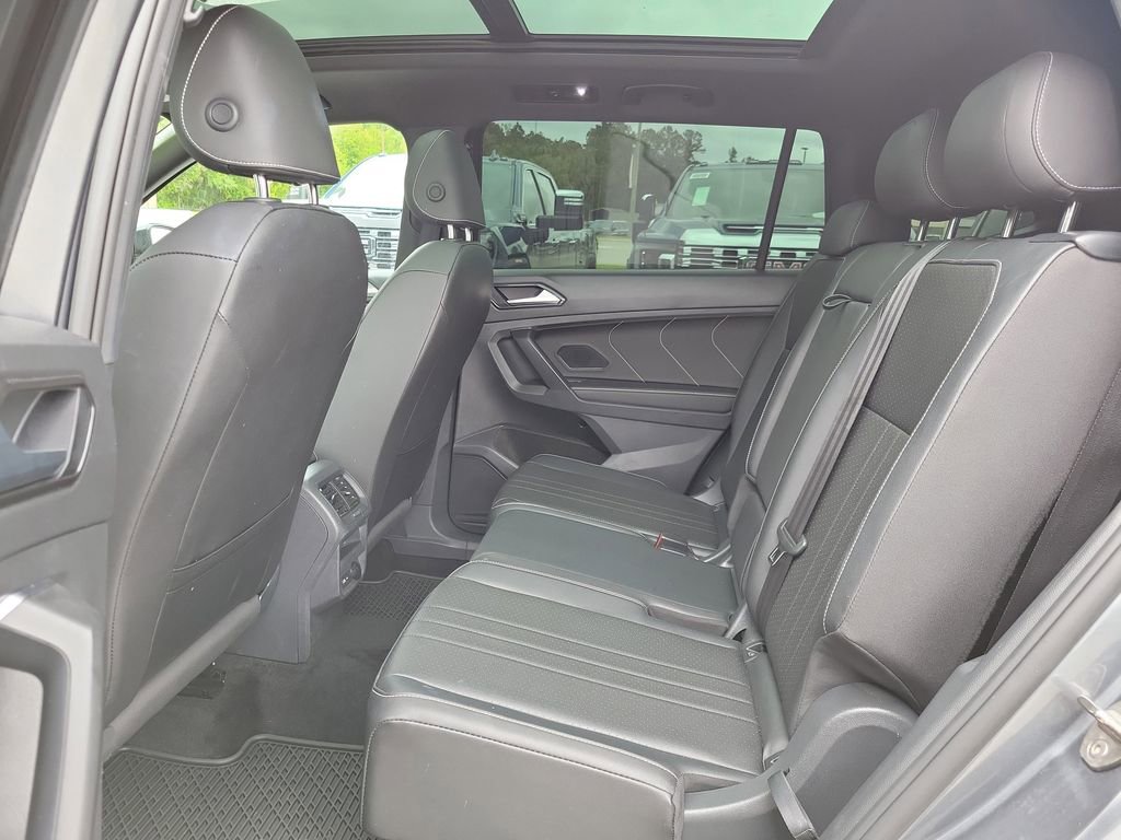 Used 2023 Volkswagen Tiguan SE R-Line FWD image 15