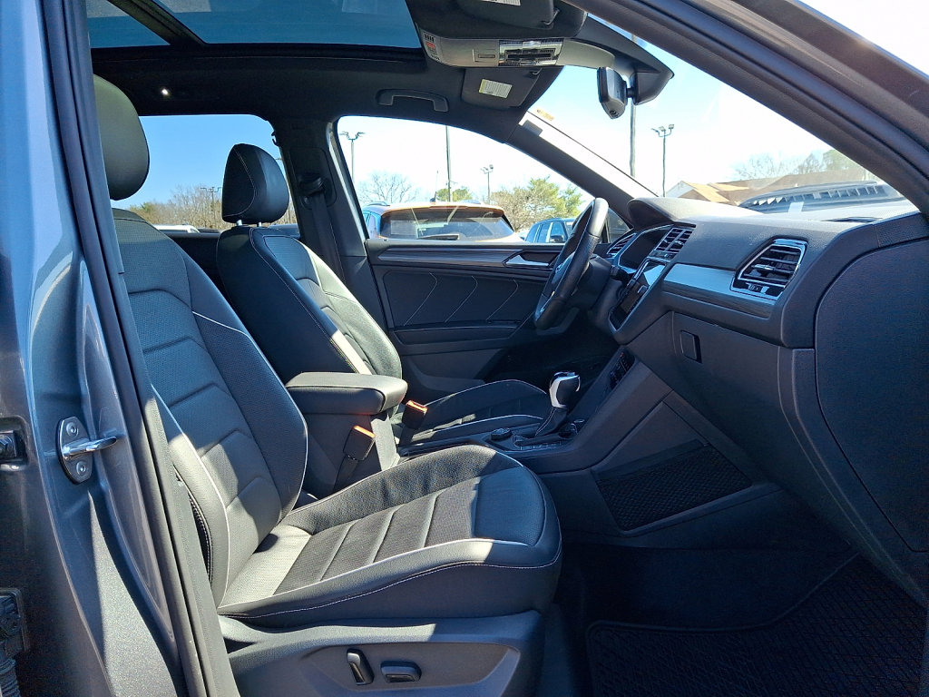 Used 2024 Volkswagen Tiguan SEL R-Line image 13