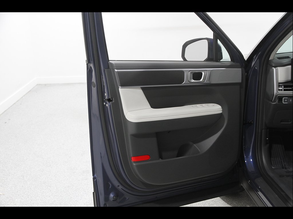 Certified 2025 Hyundai Santa Fe SEL AWD/4WD image 4