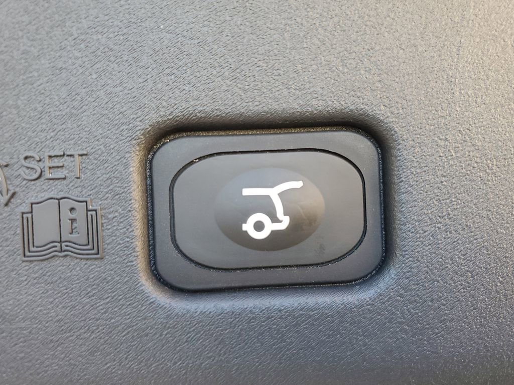 Used 2024 Lincoln Nautilus Premier w/ Jet Appearance Package image 16