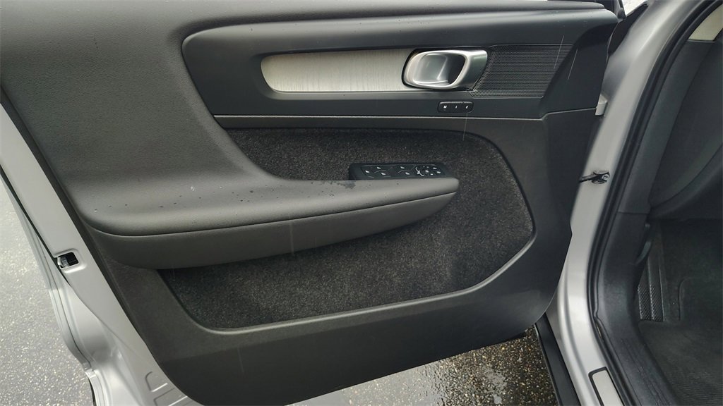 Certified 2025 Volvo XC40 B5 Plus image 8