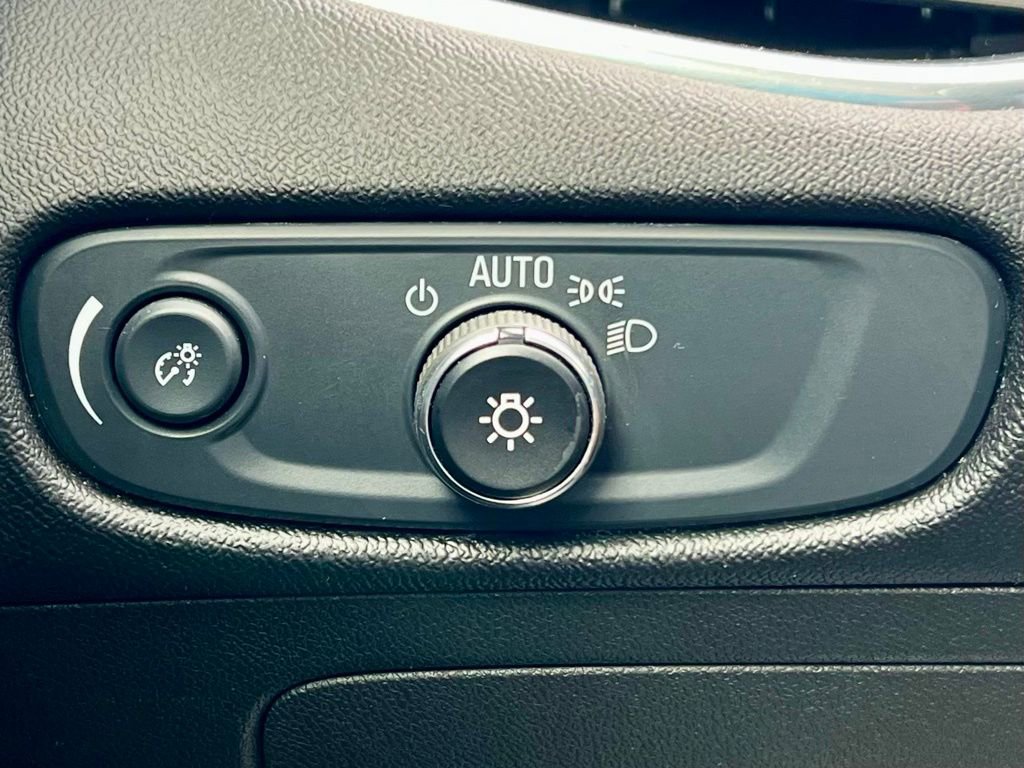 Used 2024 Chevrolet Malibu LT image 27