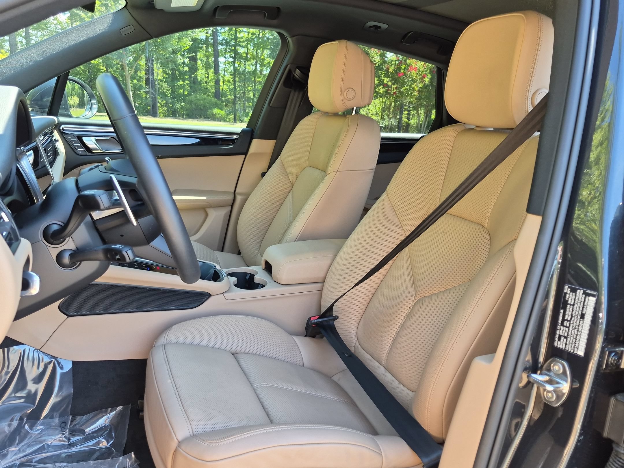 Certified 2026 Porsche Macan AWD/4WD image 5