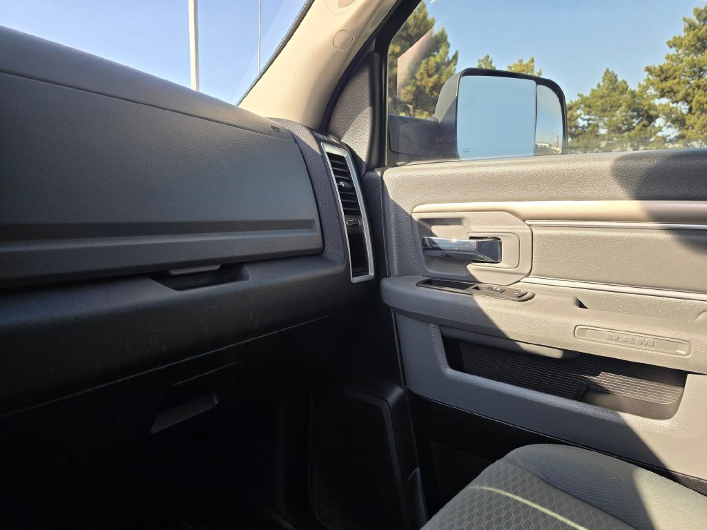 Used 2017 RAM 2500 SLT AWD/4WD image 29