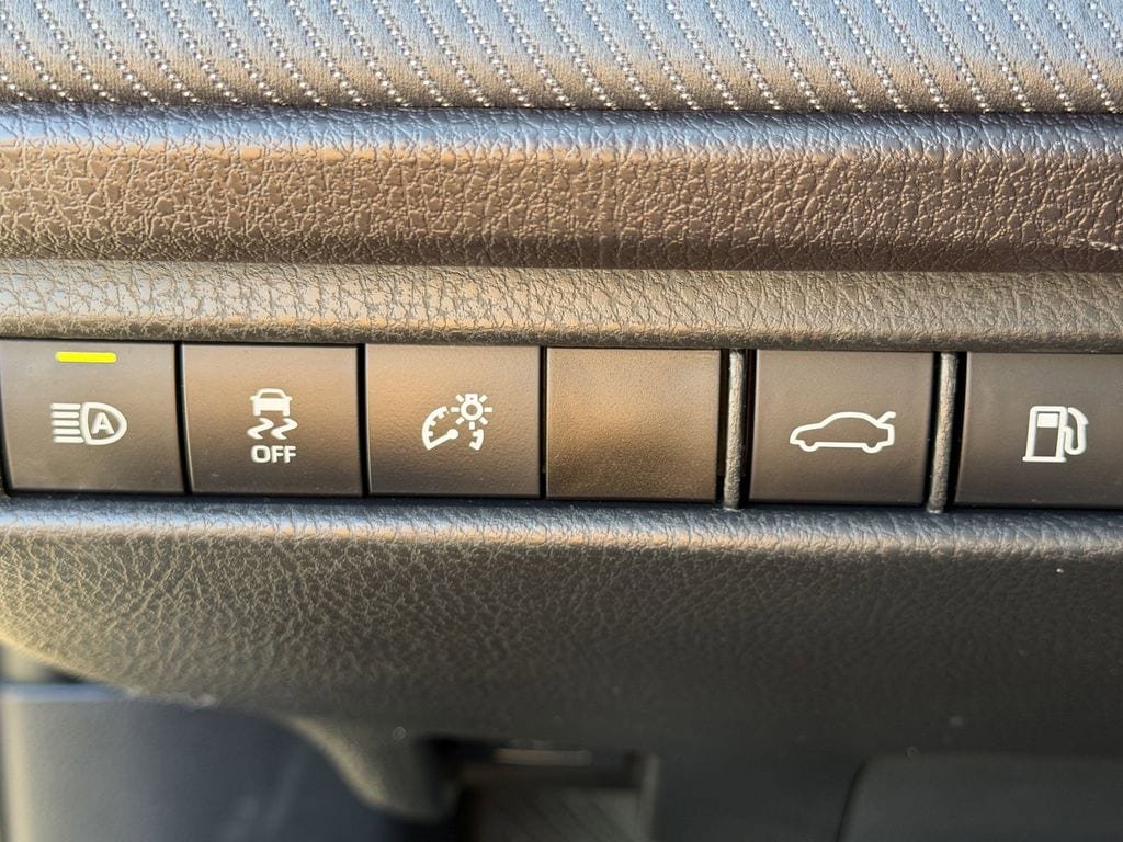 Used 2025 Toyota Camry SE FWD image 25