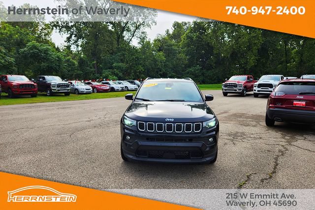 Used 2024 Jeep Compass Latitude AWD/4WD image 2