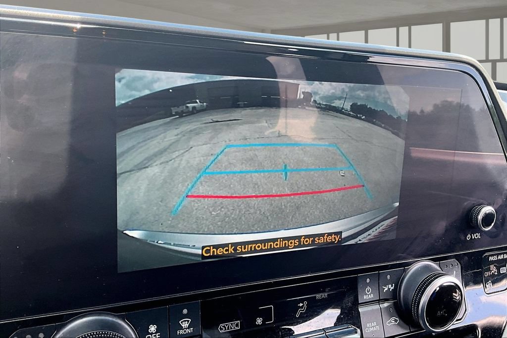 Used 2023 Toyota Highlander XLE FWD image 14