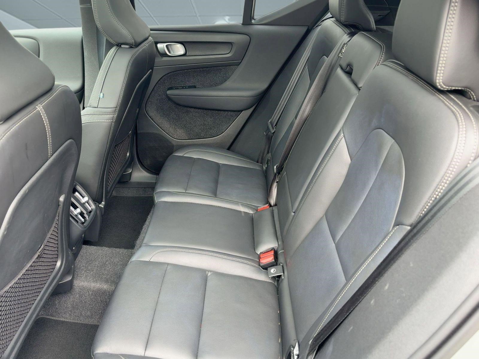 Certified 2025 Volvo XC40 B5 Plus image 14