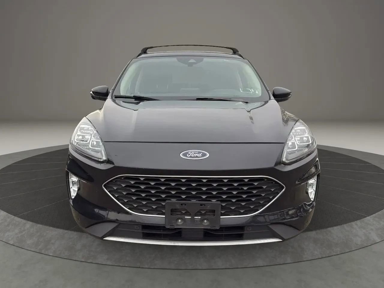 Used 2020 Ford Escape Titanium image 2