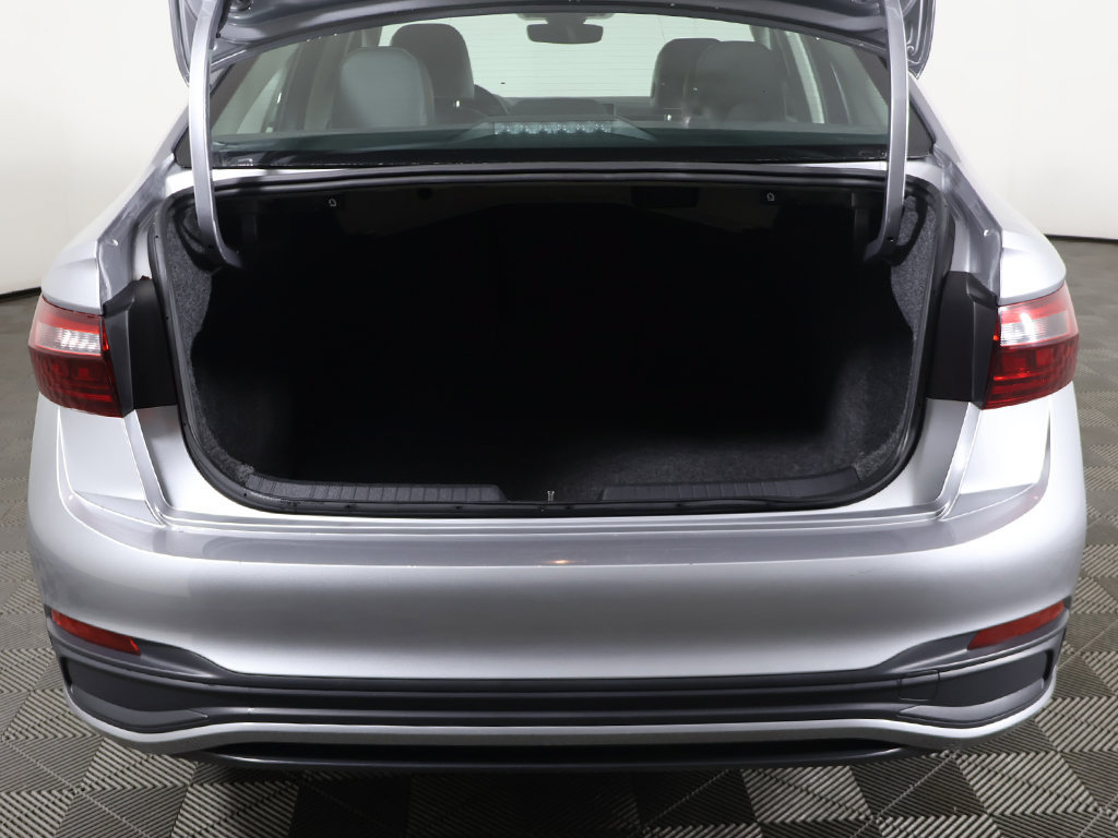 Used 2025 Volkswagen Jetta SE FWD image 14