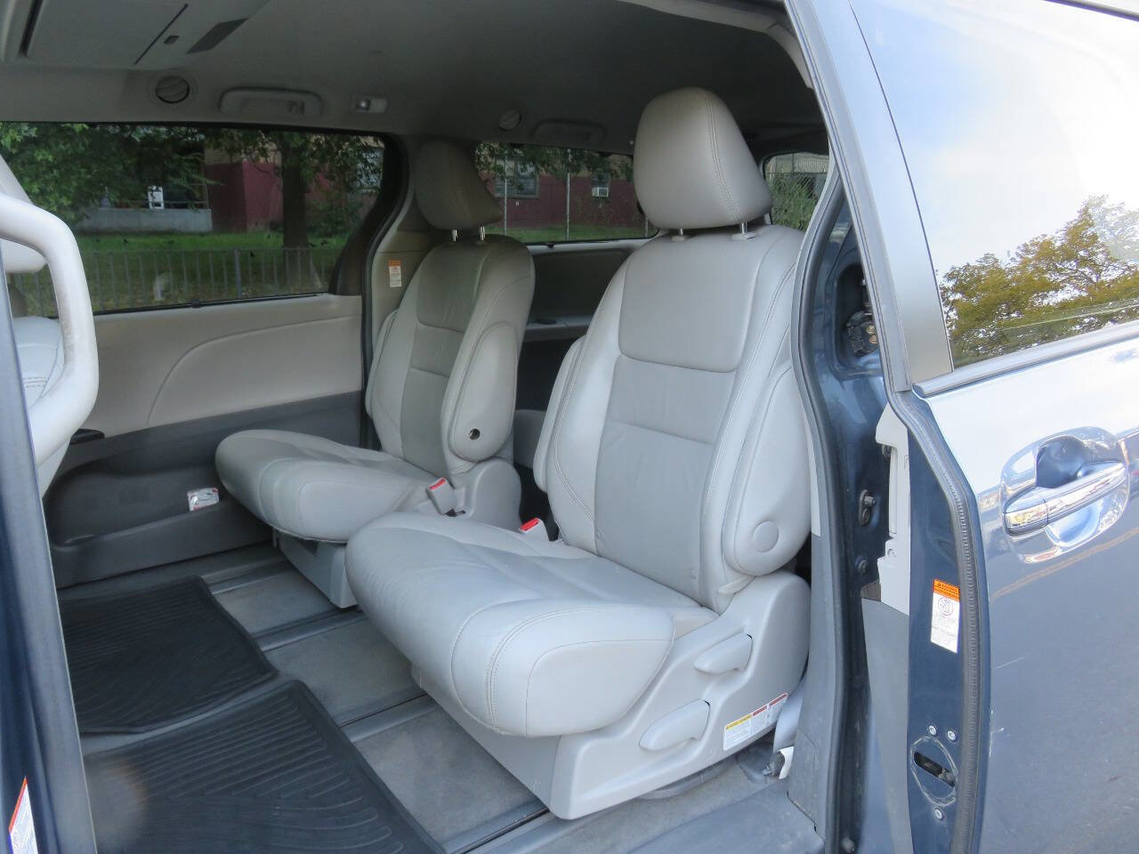 Used 2016 Toyota Sienna XLE Premium image 22