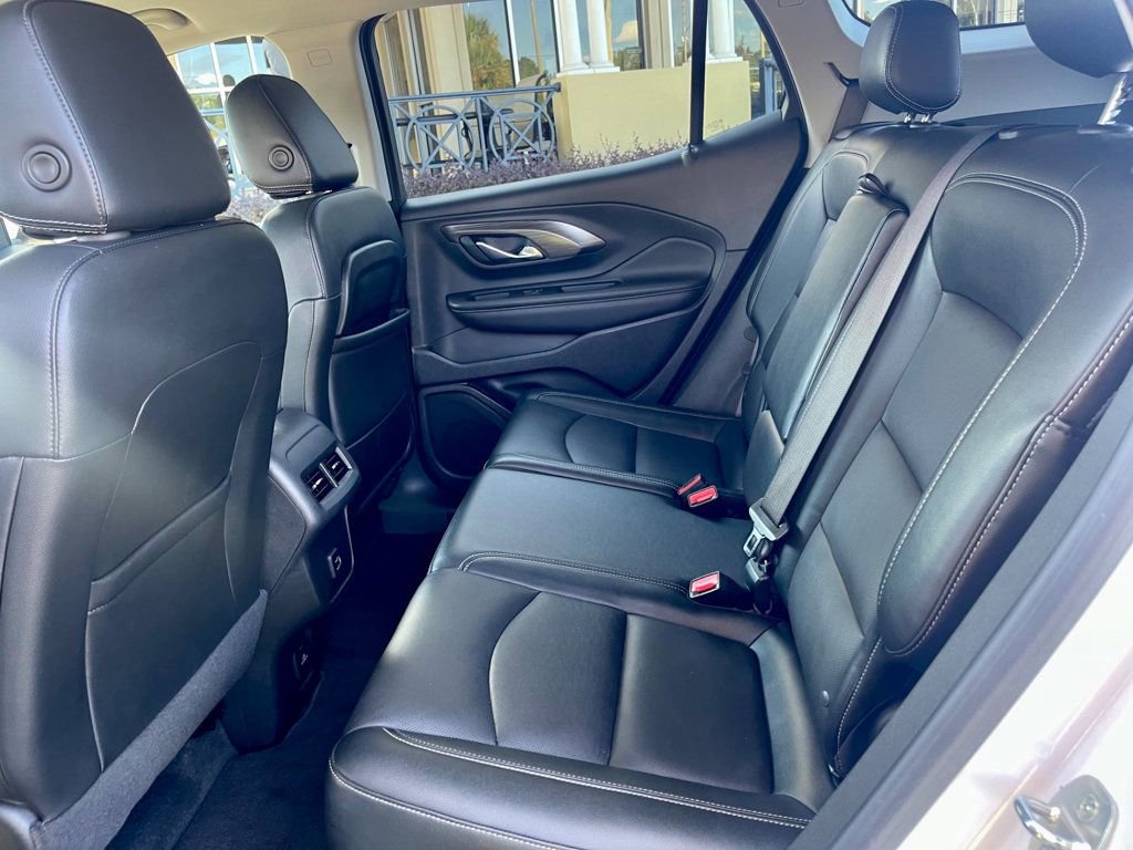 Used 2023 GMC Terrain SLT image 12