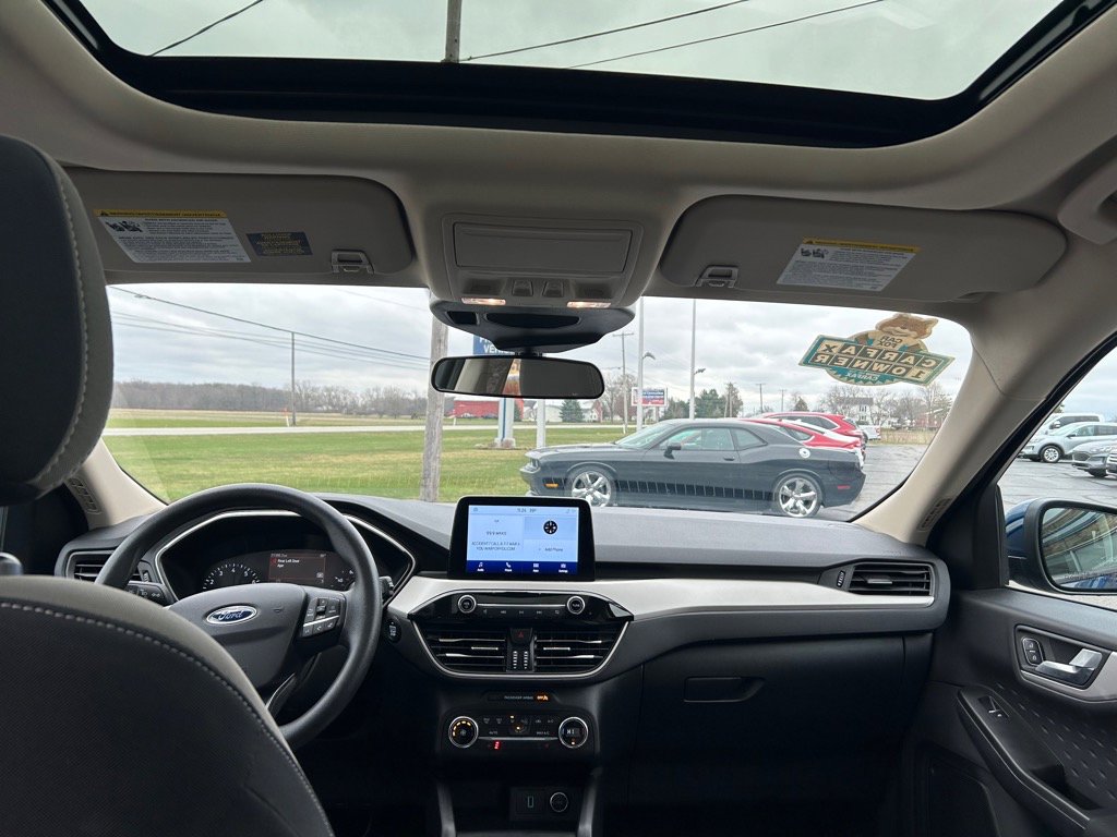 Used 2020 Ford Escape SE image 12