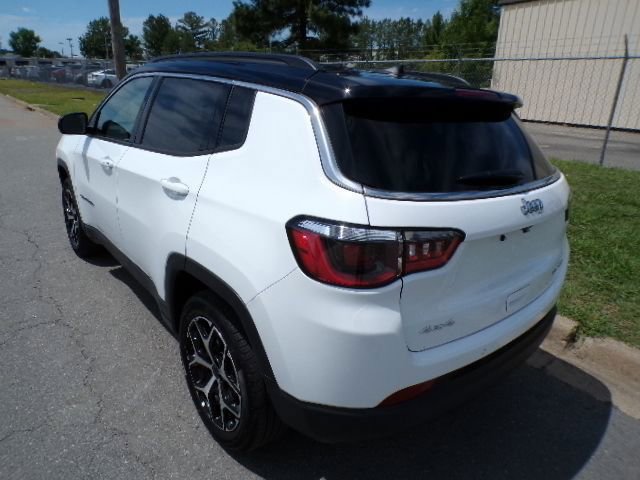 Used 2026 Jeep Compass Limited AWD/4WD image 13