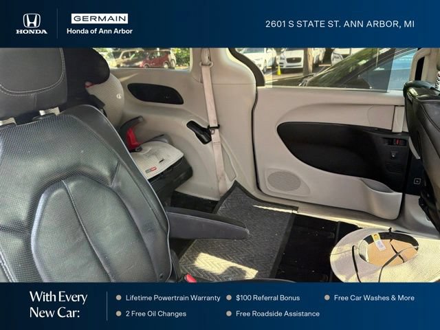 Used 2019 Chrysler Pacifica Limited FWD image 9