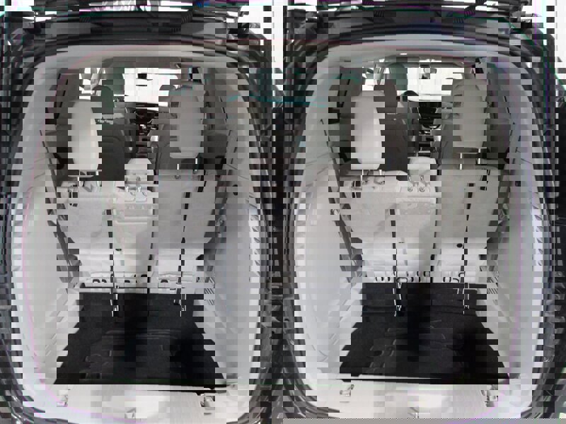 Used 2021 Chrysler Voyager Lxi image 35