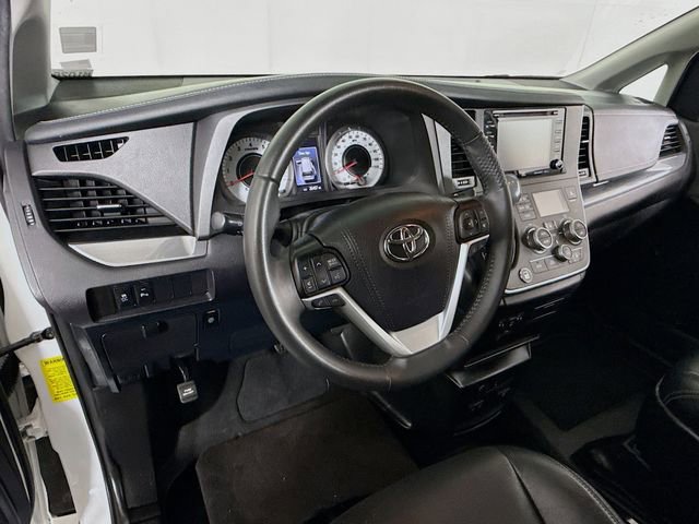 Used 2020 Toyota Sienna SE w/ SE Preferred Package FWD image 7