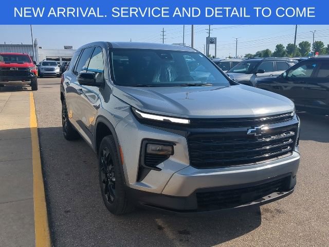 Used 2024 Chevrolet Traverse LS w/ Midnight/Sport Edition FWD image 9