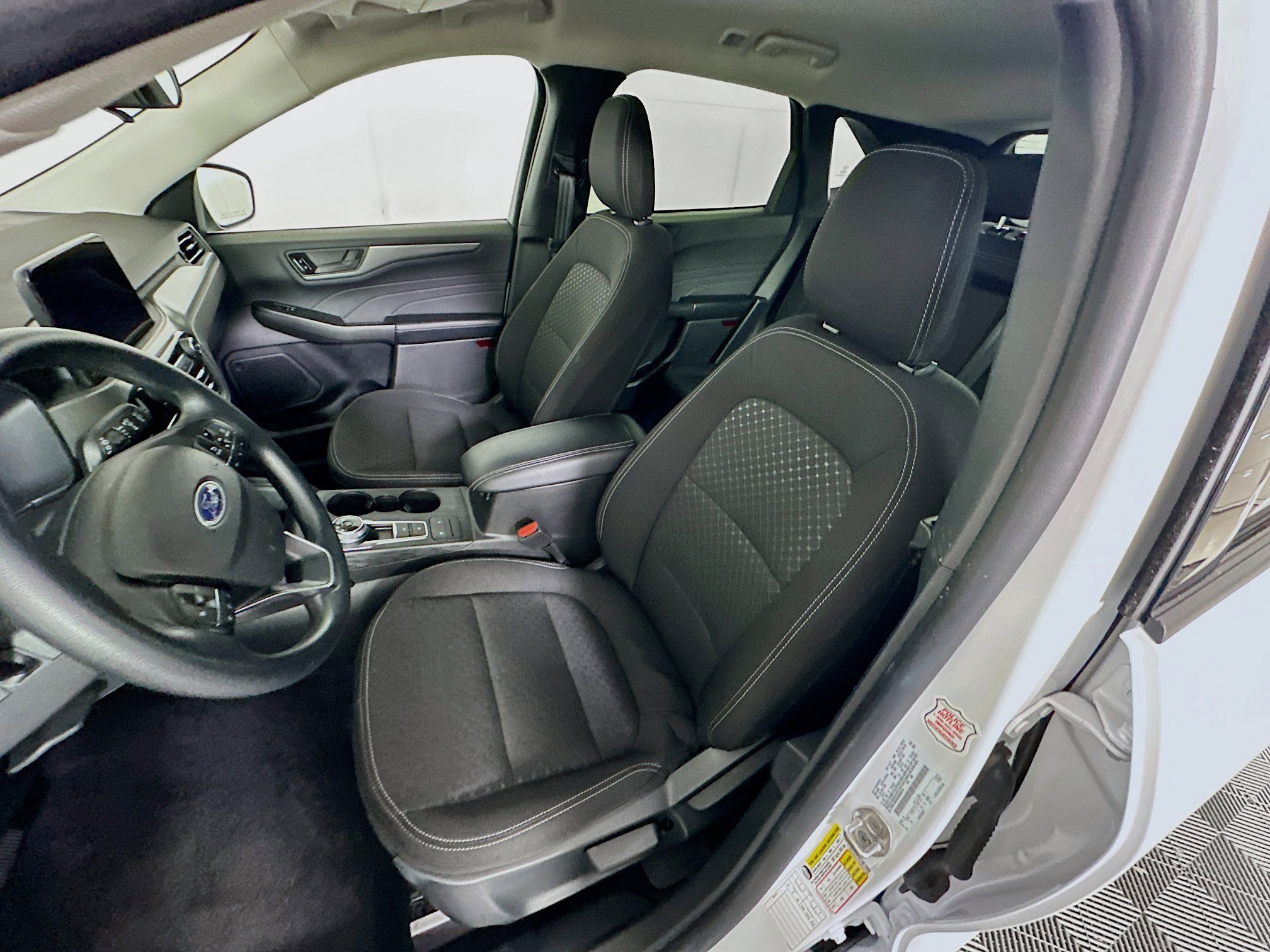 Used 2025 Ford Escape Active AWD/4WD image 13