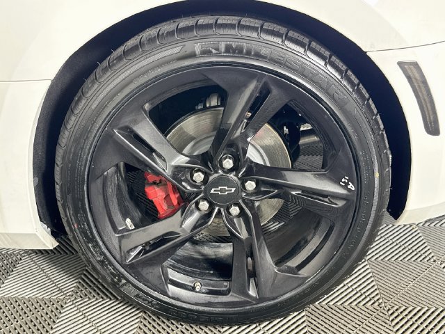 Used 2020 Chevrolet Camaro LT RWD image 30