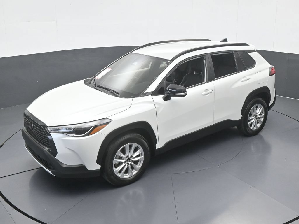 Used 2025 Toyota Corolla Cross LE FWD image 43