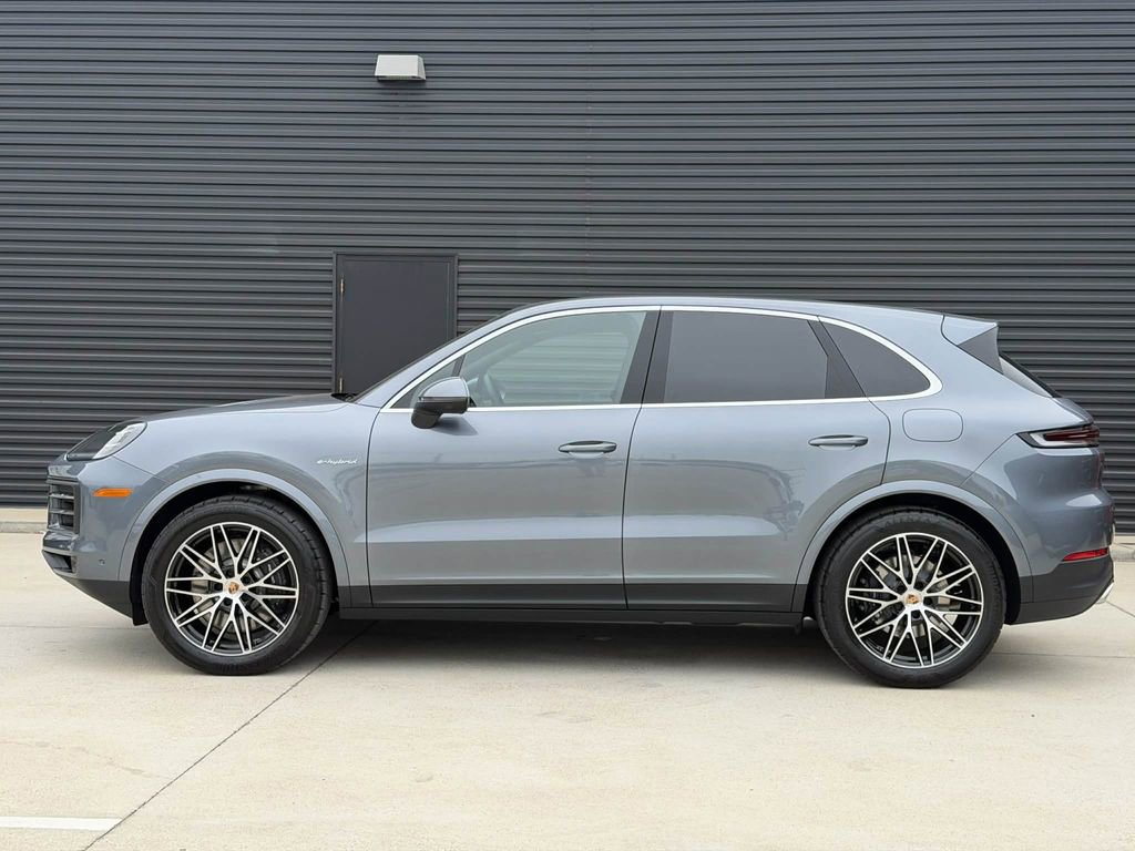 New 2026 Porsche Cayenne E-Hybrid AWD/4WD image 2