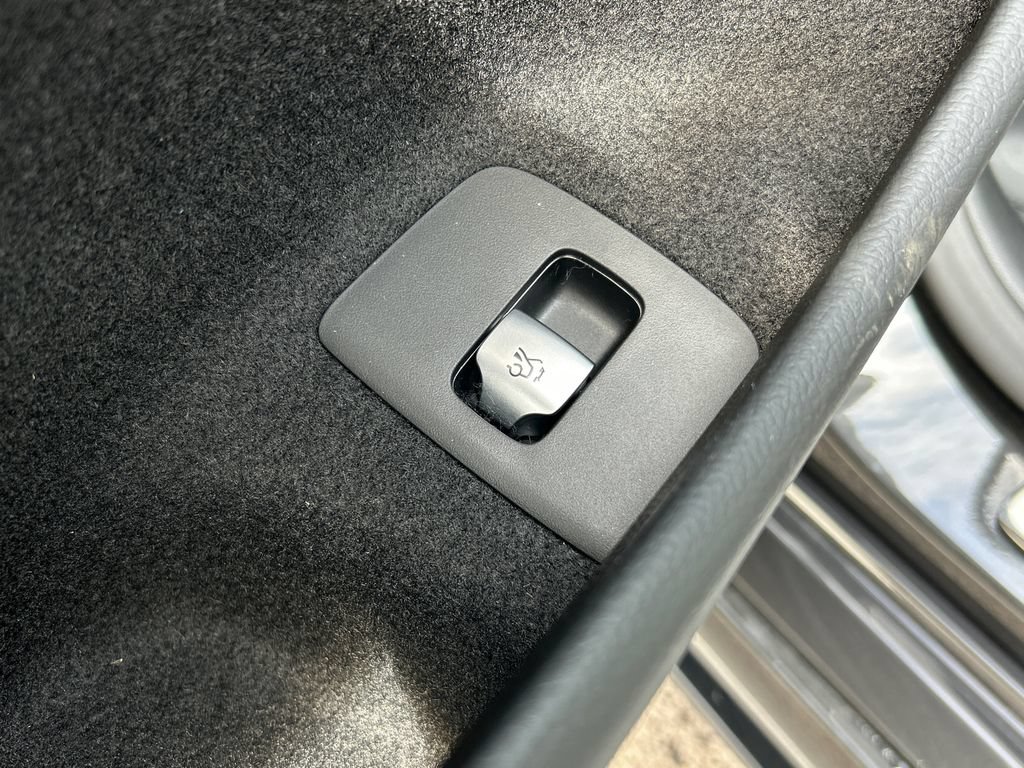 New 2027 Mercedes-Benz E 450 4MATIC Sedan image 13