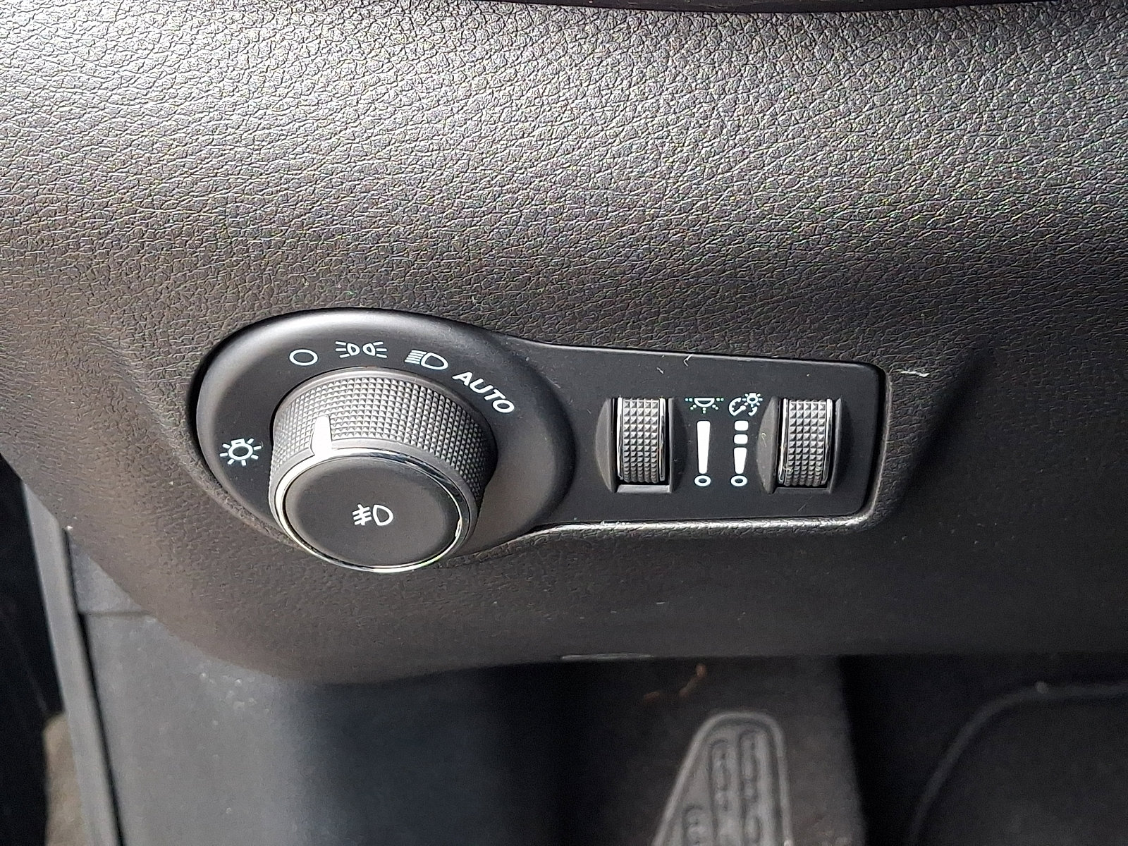 Certified 2025 Jeep Compass Limited AWD/4WD image 26