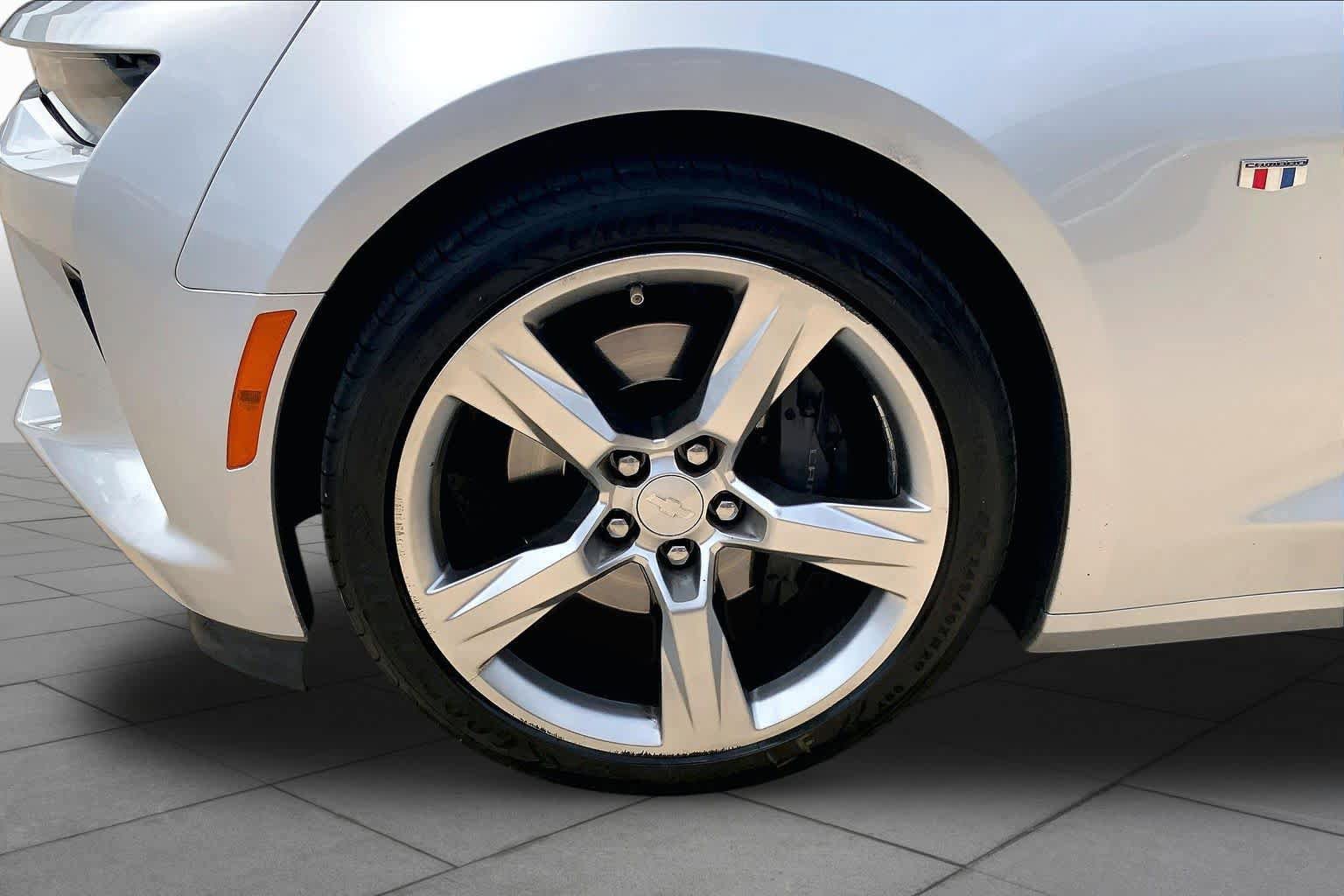 Used 2017 Chevrolet Camaro SS RWD image 11
